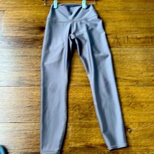 Ali yoga Airlift 7/8 leggings.  XS